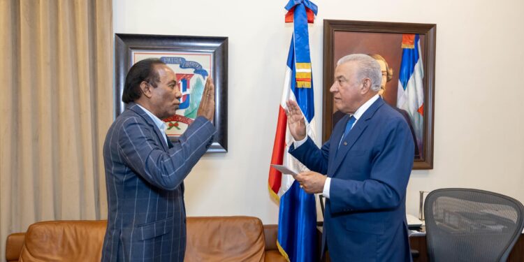 Ministro Bautista juramentó al general Zorrilla Ozuna como director de Desarrollo Fronterizo