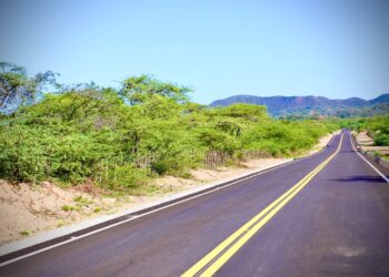 Tras 40 años de espera, presidente Abinader entrega carretera Villa Elisa-Punta Rucia-La Ensenada, que conecta Puerto Plata con Montecristi