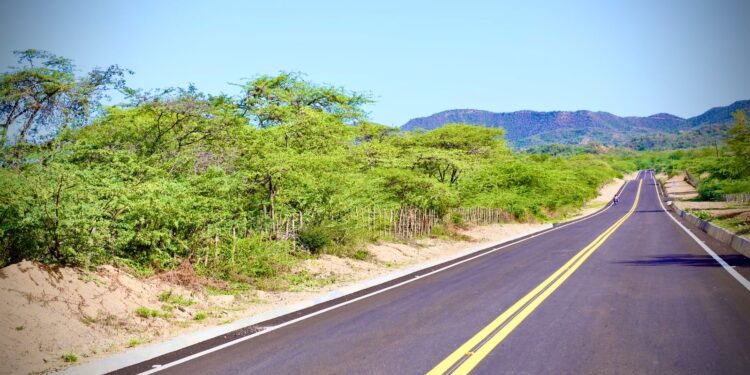 Tras 40 años de espera, presidente Abinader entrega carretera Villa Elisa-Punta Rucia-La Ensenada, que conecta Puerto Plata con Montecristi