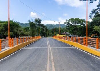 Presidente Abinader entrega puente sobre el río Bajabonico Arriba, fortaleciendo la comunicación y el desarrollo agrícola en Altamira, Puerto Plata