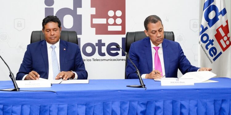 INDOTEL e Internet Society firman convenio promoverá acceso a conectividad e inclusión digital en el país