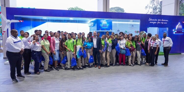 Arranca la Ruta Educativa del sector energía y minas en la FILSD 2025