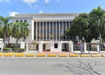 Ministro de Educación solicita acompañamiento de la Contraloría para fortalecer fiscalización de mantenimiento escolar