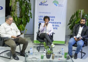 INFOTEP promueve desarrollo sostenible en conversatorio sobre manejo de residuos sólidos