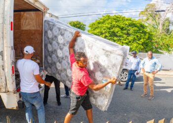 INAVI entrega ayudas a más de 160 familias afectadas por inundaciones en Azua