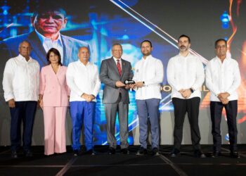 Productores de asfalto reconocen al doctor Leonardo Aguilera por su apoyo al desarrollo del sector