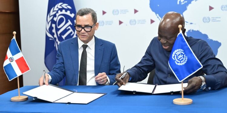 República Dominicana entrega a la OIT instrumento de ratificación del* *Convenio 156 sobre trabajadores con responsabilidades familiares