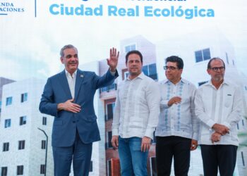 Presidente Abinader supera las 20 mil viviendas entregadas en su gestión; este domingo, 488 familias en SDE recibieron su nuevo hogar