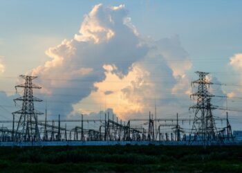 ADIE abre debate sobre el futuro eléctrico del país