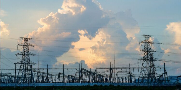 ADIE abre debate sobre el futuro eléctrico del país