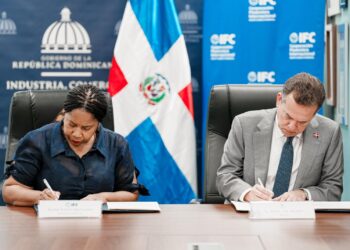 MICM e IFC firman acuerdo para impulsar inversión extranjera sostenible en sectores de alto valor agregado