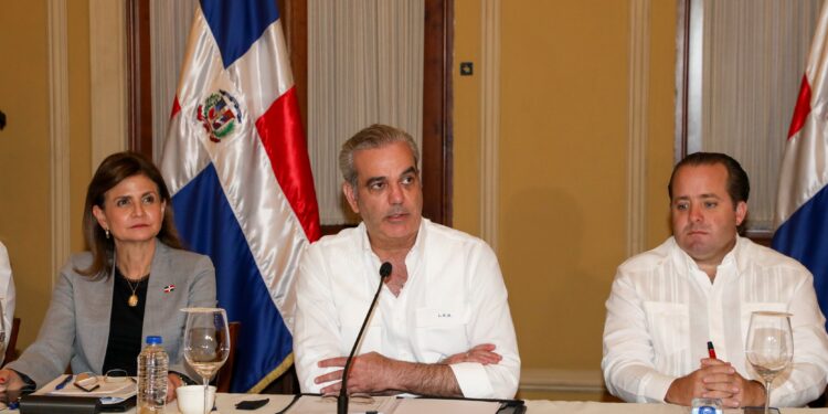 Presidente Abinader dispone suspensión de la docencia y las labores en los sectores público y privado por 48 horas en el Gran Santo y litoral Sur por tormenta Melissa