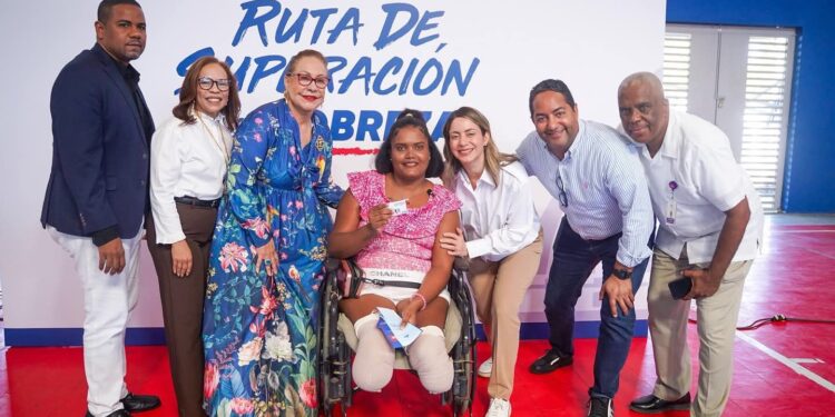 CONADIS se suma a las acciones sociales de Supérate y PROPEEP en Santiago y San Cristóbal