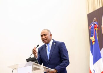 Julito Fulcar rinde cuentas ante multitudinario acto en Baní y presenta el Plan Estratégico de Desarrollo Sostenible de Peravia