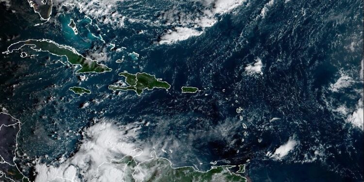 Indomet: Ambiente mayormente soleado y caluroso; se prevén aguaceros locales en varias provincias