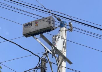 Edesur rehabilita redes eléctricas y mejora iluminación en varias comunidades de Peravia y San Juan