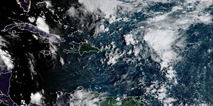 Indomet pronostica aguaceros vespertinos en varias provincias por vaguada y onda tropical