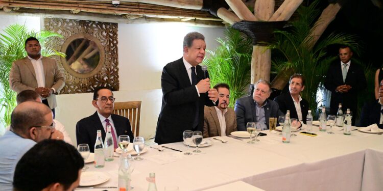 Leonel: “Todos los problemas empiezan a brotar simultáneamente”; la crisis de credibilidad del Gobierno se agrava