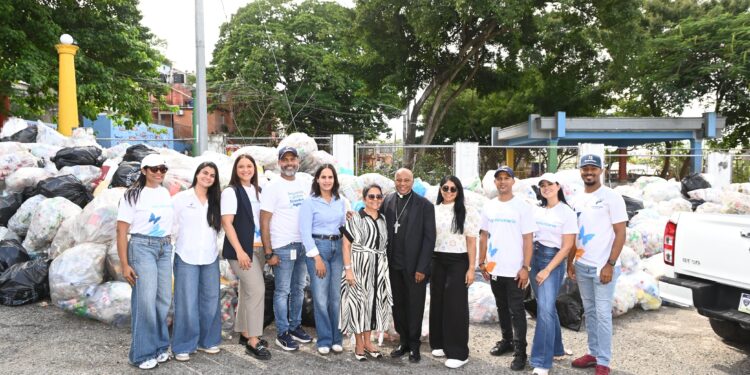 Voluntariado Banreservas beneficia cientos de personas en jornada del programa “Vida para el Ozama”
