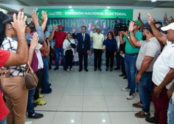 Otro dirigente del PRM pasa a la FP: se suma Pedro Alejandro Aguirre, exdiputado por 4 períodos y 3 veces alcalde