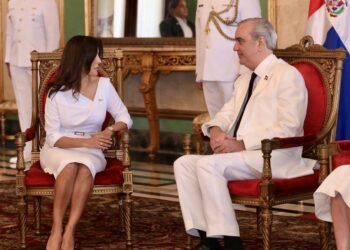 Presidente Abinader recibe siete nuevos embajadores y fortalece relaciones internacionales