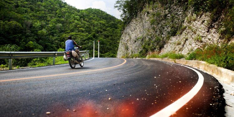 Tras más de 50 años de espera, presidente Abinader inaugura las carreteras Vallejuelo–Batista, Vallejuelo–Río Arriba Sur y Los Arroyos–Sabaneta, para transformar la movilidad de más de 18,000 habitantes de San Juan