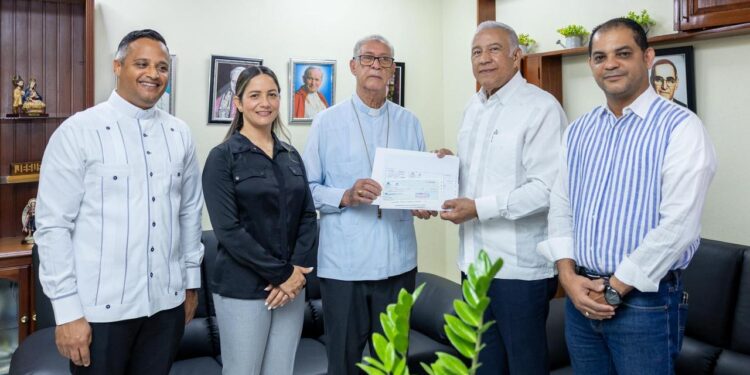 Gobierno entrega RD$27 millones para casa de acogida de sacerdotes en la Diócesis de Mao-Montecristi