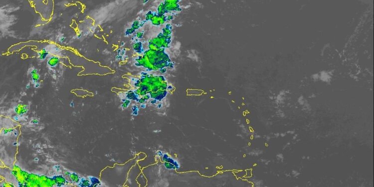 Indomet: Continúan los aguaceros con tormentas eléctricas por incidencia de onda tropical y vaguada