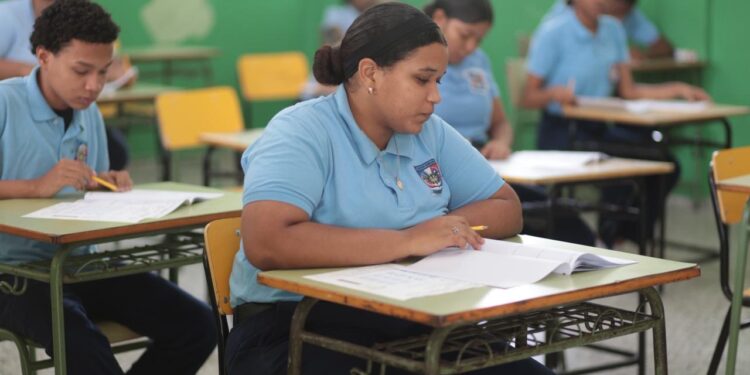 Ministerio de Educación convoca a más de 18 mil estudiantes a la tercera convocatoria de Pruebas Nacionales 2025