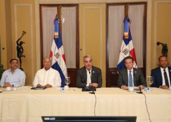 Presidente Abinader impulsa acciones para garantizar abastecimiento y estabilidad de precios durante la temporada navideña en todo el país