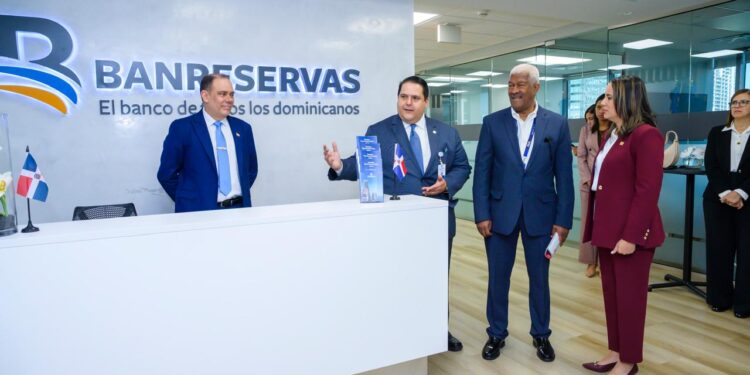 Banreservas impulsará el fortalecimiento de las oficinas en el exterior