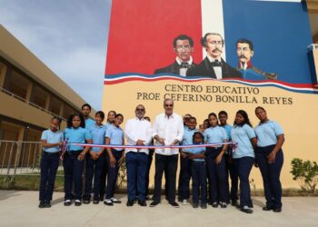 Presidente Abiander entrega nuevo liceo en Santiago para garantizar educación de calidad a 840 estudiantes