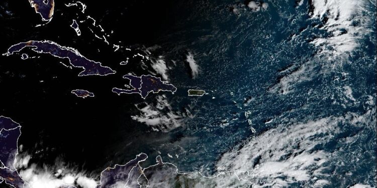 Indomet pronostica lluvias en distintos puntos del país por efectos de dos vaguadas