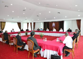 Presidente Abinader sostiene almuerzo con la Conferencia del Episcopado Dominicano