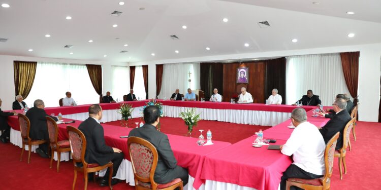 Presidente Abinader sostiene almuerzo con la Conferencia del Episcopado Dominicano