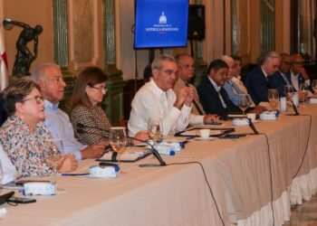 Presidente Abinader dispone aportes estatales por RD$12 mil millones para asistir a afectados por tormenta Melissa