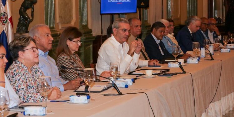 Presidente Abinader dispone aportes estatales por RD$12 mil millones para asistir a afectados por tormenta Melissa