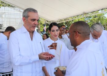 Presidente Abinader participa en emotiva ceremonia por la creación canónica y ordenación episcopal de monseñor Manuel Antonio Ruiz de la Rosa