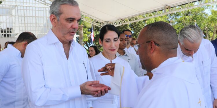 Presidente Abinader participa en emotiva ceremonia por la creación canónica y ordenación episcopal de monseñor Manuel Antonio Ruiz de la Rosa