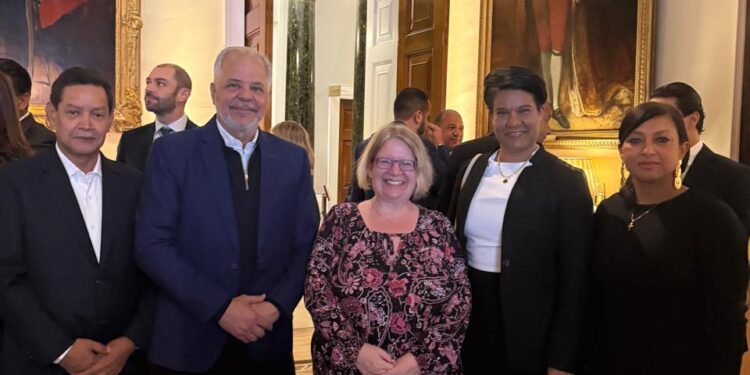 Delegación de EGEHID participa en Semana Dominicana en Reino Unido