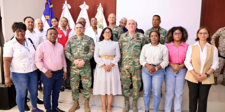 Ministerio de Defensa fortalece la cultura de defensa nacional en Elías Piña con el programa “UNADE en la Frontera”