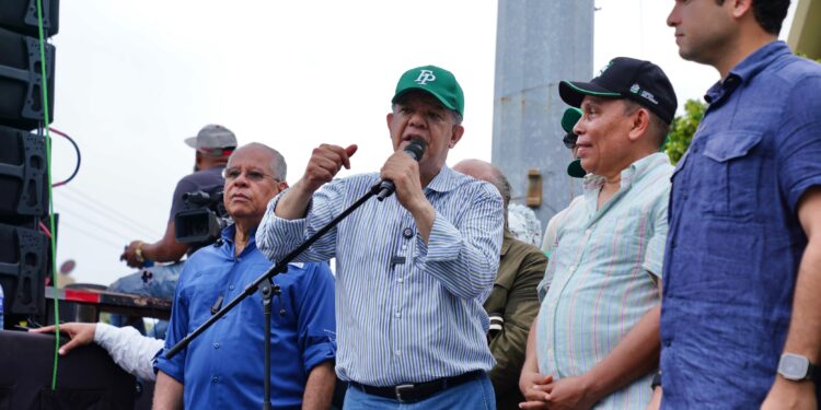 Vivimos una “tormenta perfecta”: el país está quebrado, asegura Leonel Fernández