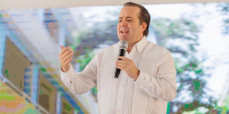 Paliza llama al liderazgo ético, humano y responsable durante conferencia en UASD Haina