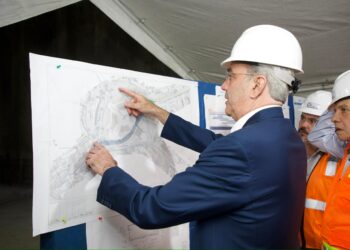 Presidente Abinader realiza visita de supervisión al túnel bajo la Plaza de la Bandera para ver los avances de la obra como parte de la solución vial de la zona