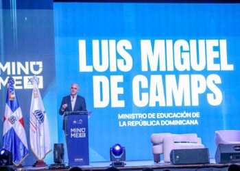 Ministro Luis Miguel De Camps impulsa el liderazgo estudiantil como motor para construir un país más justo y sostenible