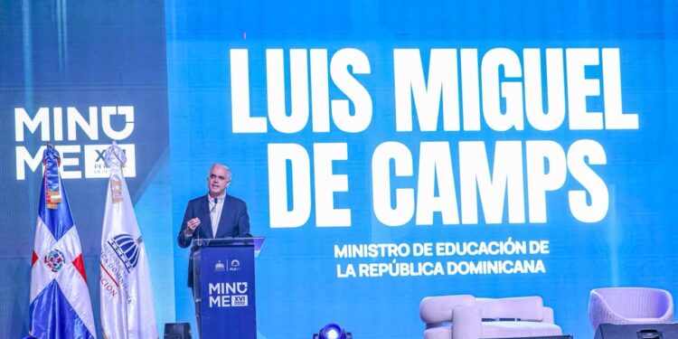 Ministro Luis Miguel De Camps impulsa el liderazgo estudiantil como motor para construir un país más justo y sostenible