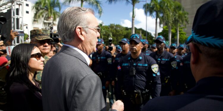 Presidente Abinader pone en marcha “Navidad con Garantía de Paz 2.0” con despliegue de cerca de 28,000 agentes para reforzar la tranquilidad y la convivencia en todo el país