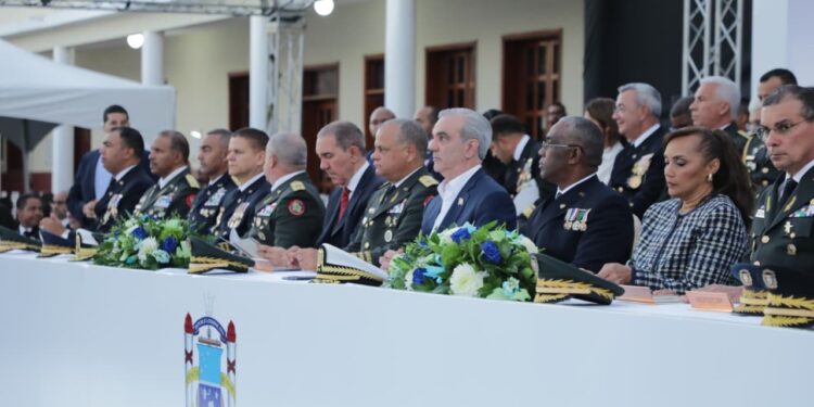 Presidente Abinader encabeza graduación de 26 Damas y Caballeros Guardamarinas