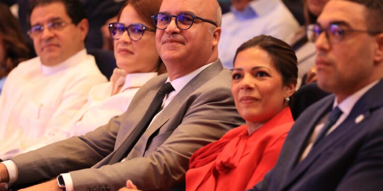 IDAC realiza panel «Construyendo capacidades para el desarrollo sostenible de la aviación civil» en Santiago