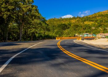 Tras inaugurar la carretera El Cercado–Juan Santiago–Hondo Valle, presidente Abinader destaca su impacto en el turismo, la agricultura y la mejora de la calidad de vida de las comunidades donde nace la República